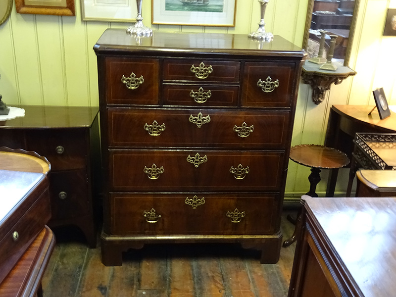 18th. century walnut chest of drawers
